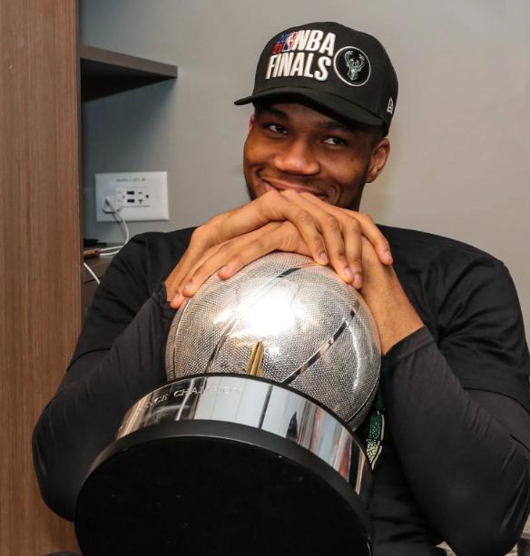 nba球衣退役的资格_勒布朗詹姆斯退役球衣仪式_NBA名人堂退役球衣