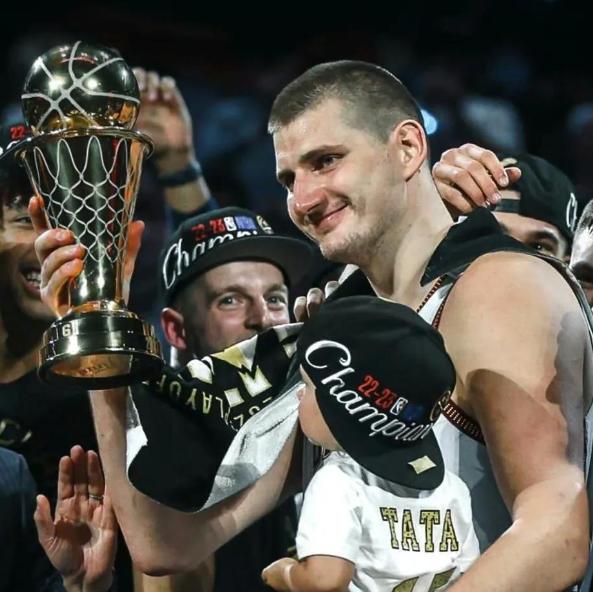 NBA名人堂退役球衣_nba球衣退役的资格_勒布朗詹姆斯退役球衣仪式
