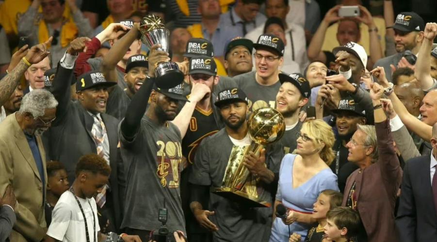 nba詹姆斯经典比赛_骑士队历史经典比赛_勒布朗詹姆斯骑士队经典时刻