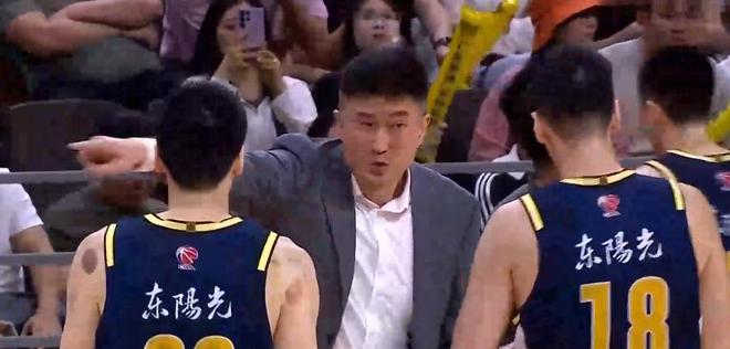 广东106-94送吉林9连败 伯克30+10+6琼斯29+17+10